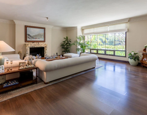 Villa en alquiler a corta temporada en Rio Real, Marbella Este