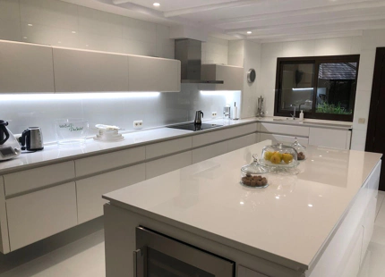 Villa for short term rent in Rio Real, Marbella East