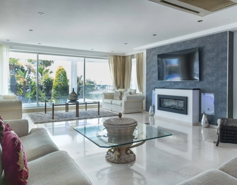 Villa for sale in Elviria, Marbella Este