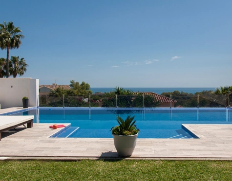 Villa for sale in Elviria, Marbella Este