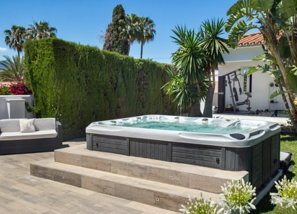 LUJOSA VILLA CON VISTAS PANORÁMICAS AL MAR EN VENTA EN MARBELLA ESTE