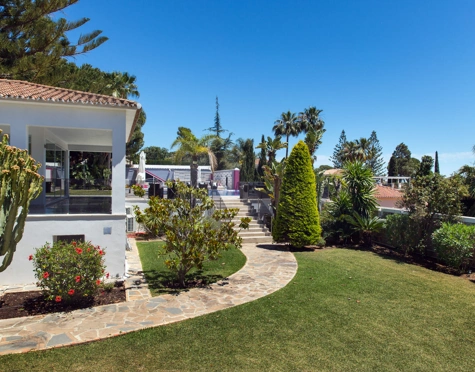 Villa for sale in Elviria, Marbella Este