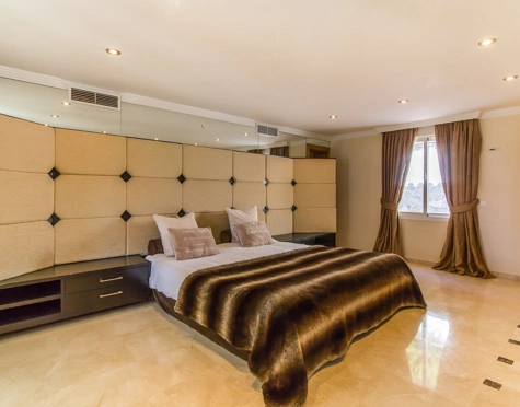 Villa for sale in Elviria, Marbella Este