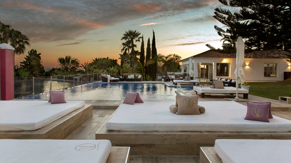 Villa en venta en Elviria, Marbella Este