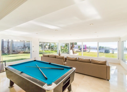 LUJOSA VILLA CON VISTAS PANORÁMICAS AL MAR EN VENTA EN MARBELLA ESTE