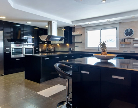 Villa for sale in Elviria, Marbella Este