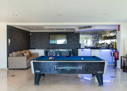 LUJOSA VILLA CON VISTAS PANORÁMICAS AL MAR EN VENTA EN MARBELLA ESTE