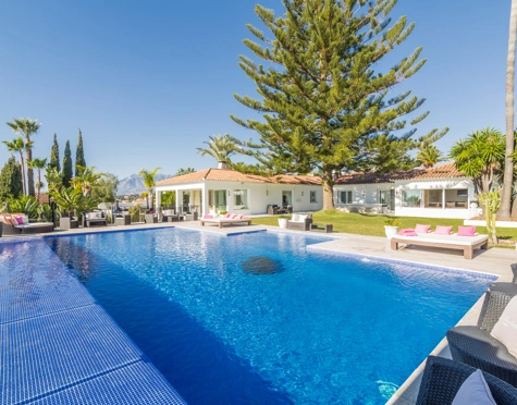 Villa for sale in Elviria, Marbella Este