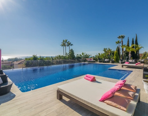 Villa for sale in Elviria, Marbella Este