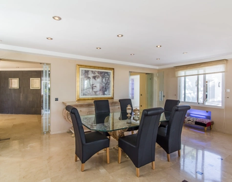 Villa for sale in Elviria, Marbella Este