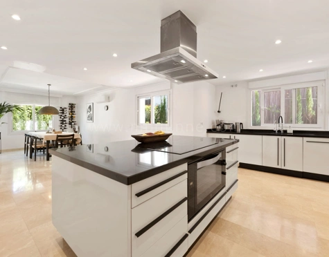 Villa for sale in Marbella - Puerto Banus