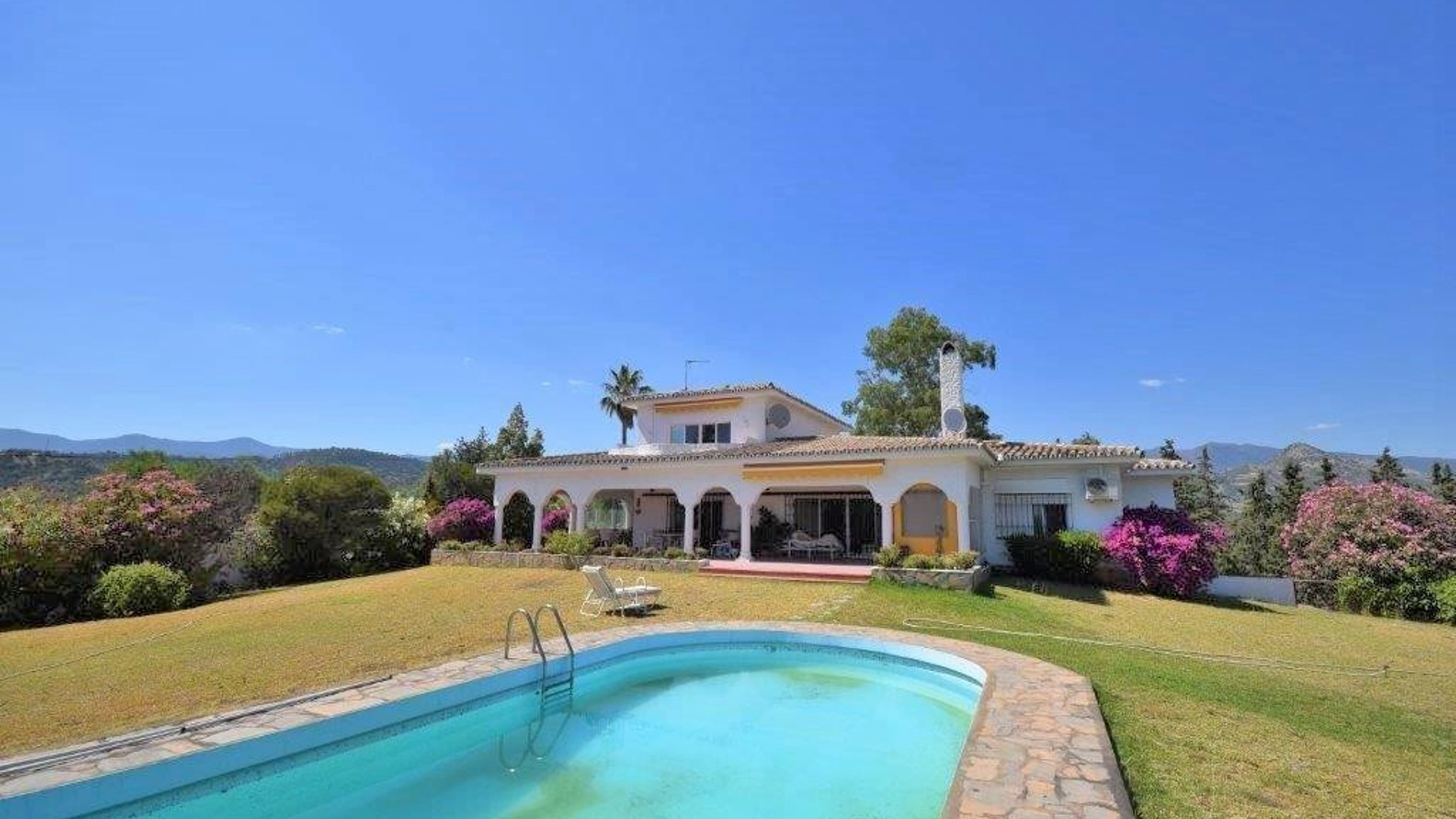 Villa en venta en Estepona