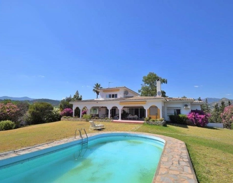 Villa en venta en Estepona