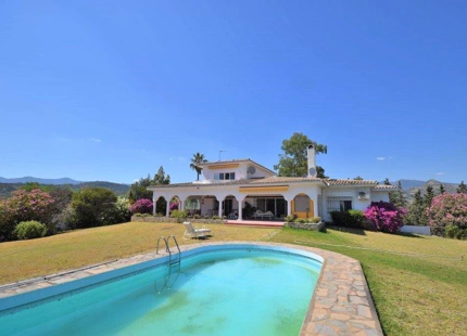 Villa en venta en Estepona