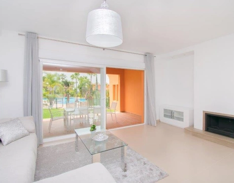 Adosado en venta en El Paraiso, Estepona East