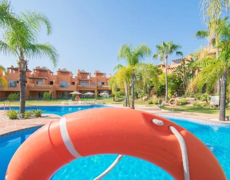 Adosado en venta en El Paraiso, Estepona East
