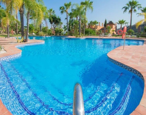 Adosado en venta en El Paraiso, Estepona East