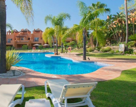 Adosado en venta en El Paraiso, Estepona East