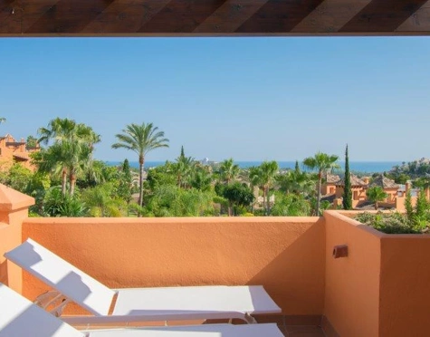 Adosado en venta en El Paraiso, Estepona East