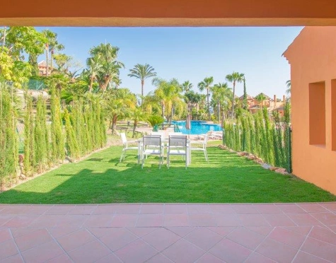 Adosado en venta en El Paraiso, Estepona East