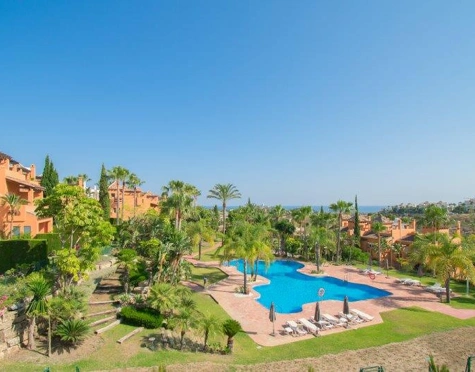 Adosado en venta en El Paraiso, Estepona East