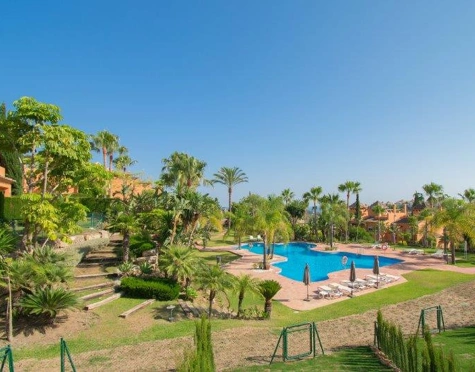 Adosado en venta en El Paraiso, Estepona East
