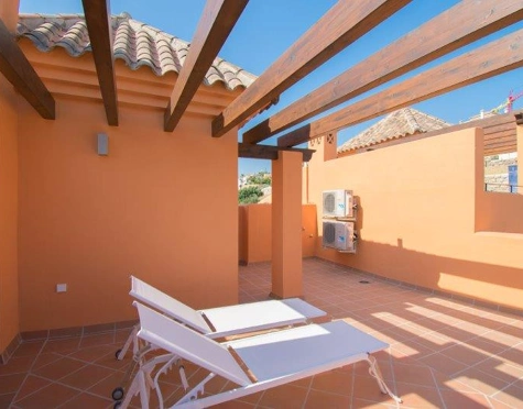 Adosado en venta en El Paraiso, Estepona East