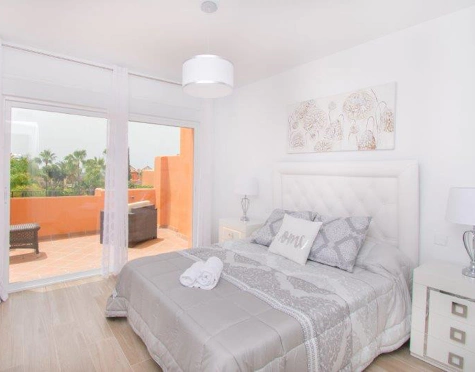 Adosado en venta en El Paraiso, Estepona East