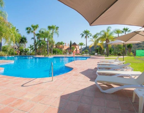 Adosado en venta en El Paraiso, Estepona East
