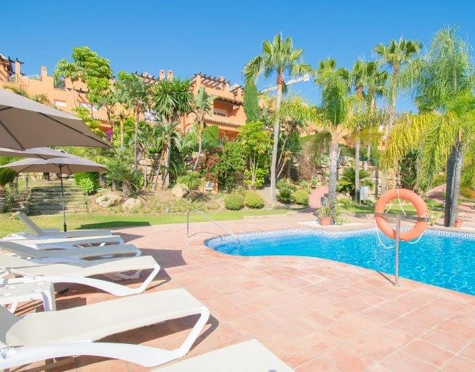 Adosado en venta en El Paraiso, Estepona East