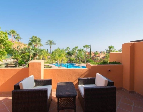 Adosado en venta en El Paraiso, Estepona East