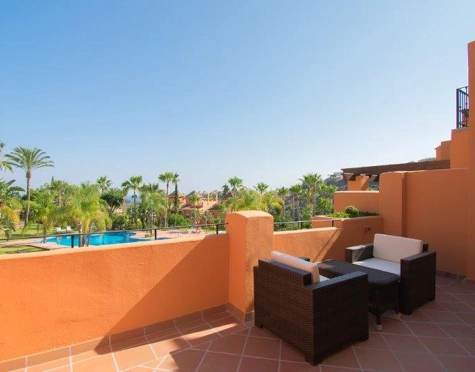 Adosado en venta en El Paraiso, Estepona East