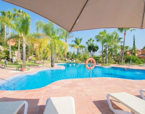 Adosado en venta en El Paraiso, Estepona East