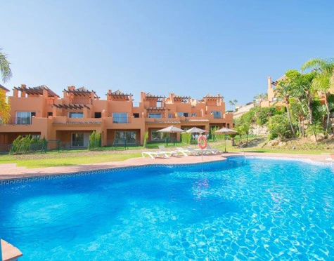 Adosado en venta en El Paraiso, Estepona East