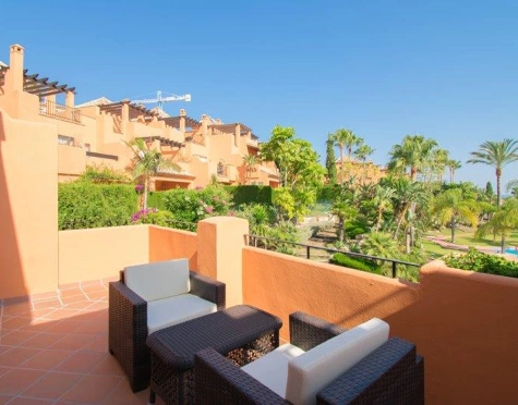 Adosado en venta en El Paraiso, Estepona East