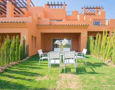 Adosado en venta en El Paraiso, Estepona East