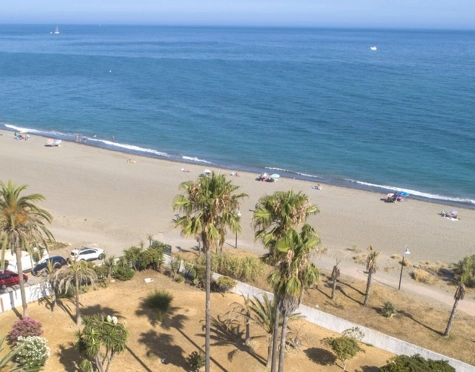 Villa en venta en Benamara, Estepona East