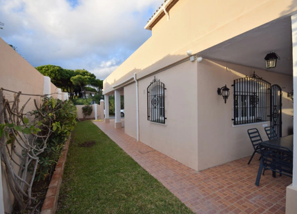 Villa en alquiler larga temporada en El Paraiso, Estepona Este
