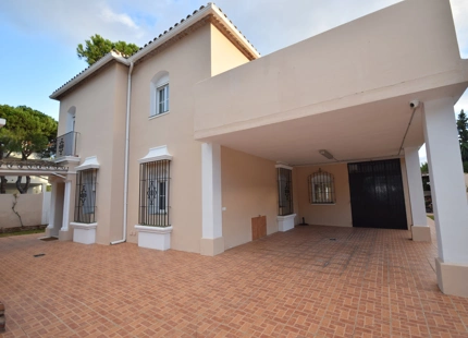 Villa en alquiler larga temporada en El Paraiso, Estepona Este