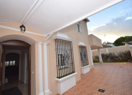 Villa en alquiler larga temporada en El Paraiso, Estepona Este