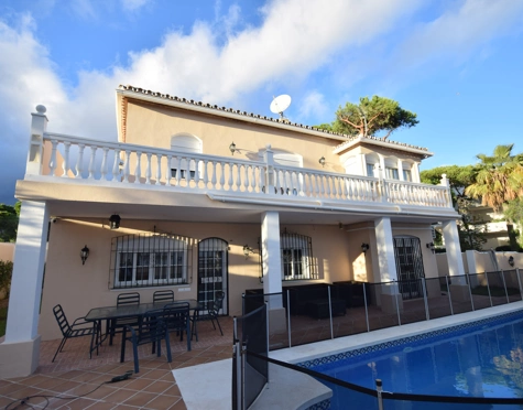 Villa for long term rent in El Paraiso, Estepona East
