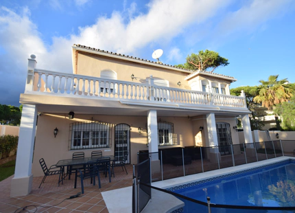 Villa en alquiler larga temporada en El Paraiso, Estepona Este