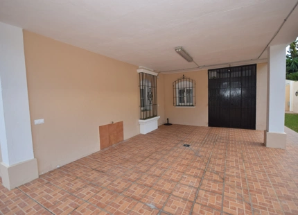 Villa en alquiler larga temporada en El Paraiso, Estepona Este