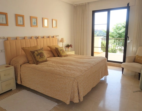 Apartamento en venta en Benahavis