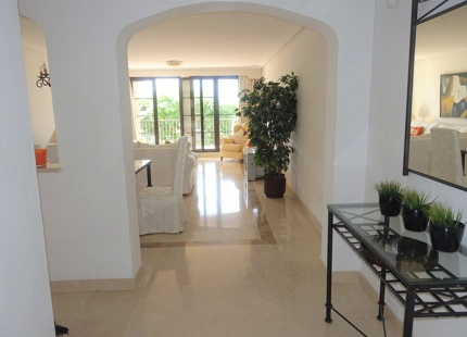 Apartamento en venta en Benahavis