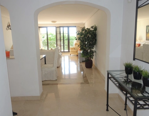 Apartamento en venta en Benahavis