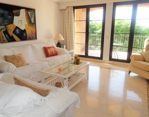 Apartamento en venta en Benahavis