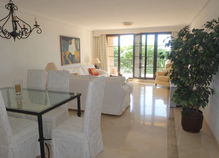Apartamento en venta en Benahavis