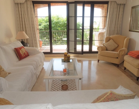 Apartamento en venta en Benahavis