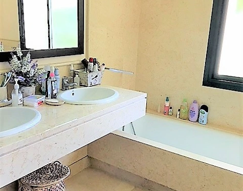 Ground Floor Apartment for sale in Benahavis